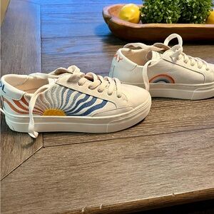 New Soludos size 6 Leather sneaker